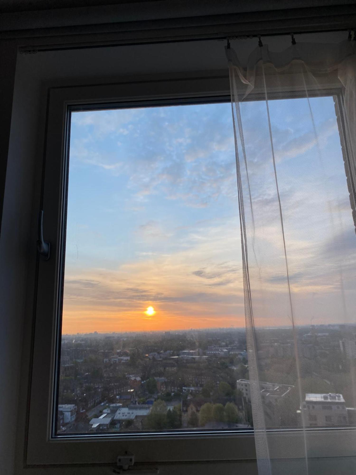 Cozy Flat With Stunning Views Apartment London Bagian luar foto